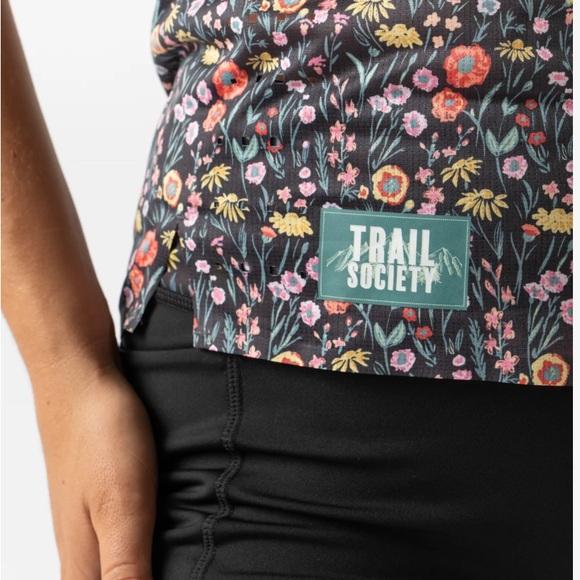 Run Rabbit - Floral Patterned Tank Top - Medium - Picture 5 of 10